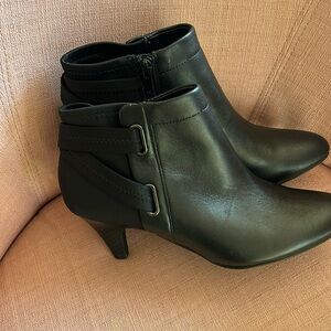 Alafani Step n Flex booties